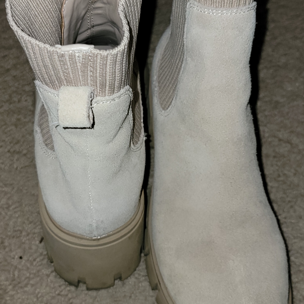 Steve Madden Stylish Cream Ankle Boots